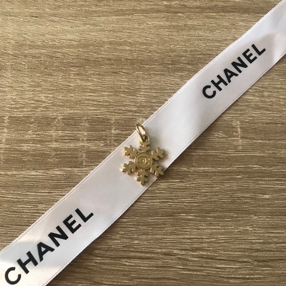 ❄️LAST ONE! Authentic Shiny CHANEL Snowflake Zipper-Pull❄️ - Picture 9 of 16